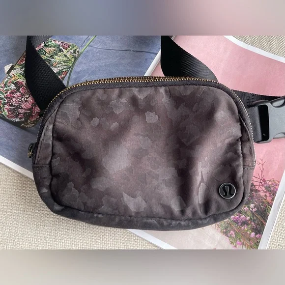 Lululemon Everywhere Belt Bag 1L In Fragment Camo Jacquard Black Deep Coal - Picture 3 of 14